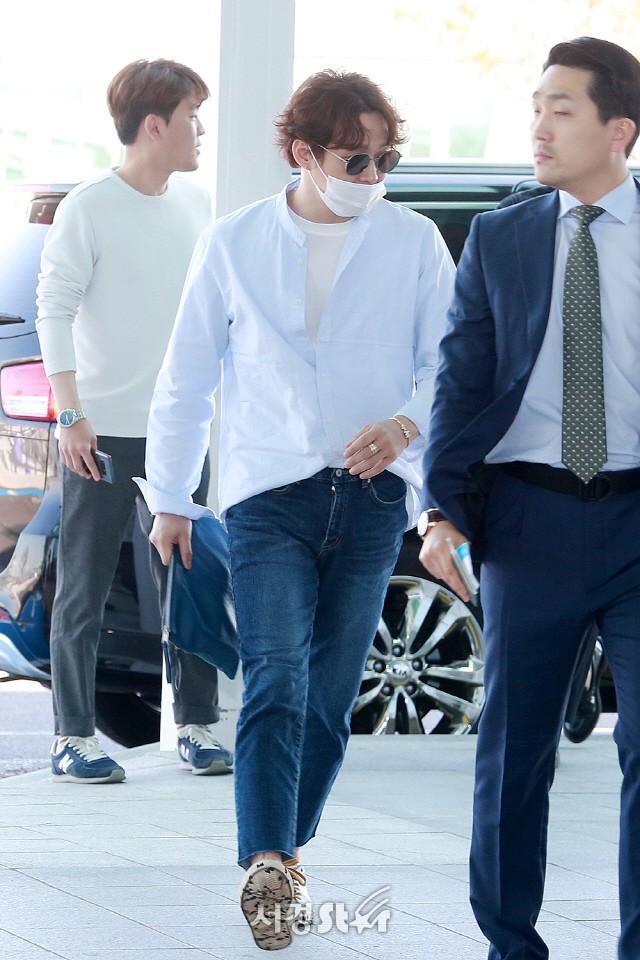 Lần đầu lộ diện hậu chia tay hôn thê gia thế khủng, Yoochun bị mỉa mai: Chắc cả đời không dám mặc áo ngắn tay